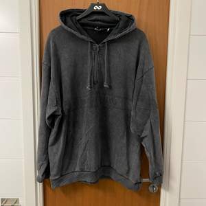 Reclaimed vintage half zip hoodie storlek L som inte kommer till användning, använd Max 5 gånger så skicket är som nytt
