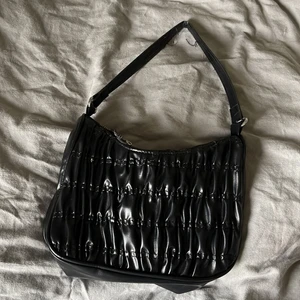 Väska  - Jätte fin liten väska säljes för jag har för många