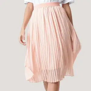 Rosa kjol från nakd💕andvänd ett fåtal gånger så inprensip ny