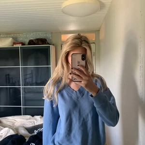Sweatshirt  - Säljer pga flytt. Bra skick. Frakt tillkommer. 🌼