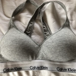 Calvin Klein  - Fin calvin Klein topp. Helt oanvänd därav bra skick!!