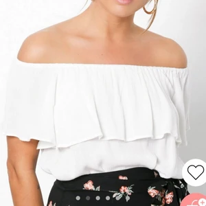 Vit offshoulder - Vit offshoulder topp. Inte använd mycket, bra skick. 