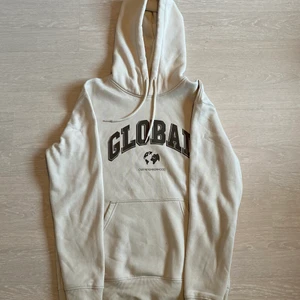 Hoodie - Hoodie från hm. Använd några gånger men i bra skick.💕