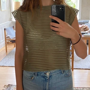 Grön other stories tröja - Älskar denna !! Så fin och bra kvalité, men använder aldrig🌞