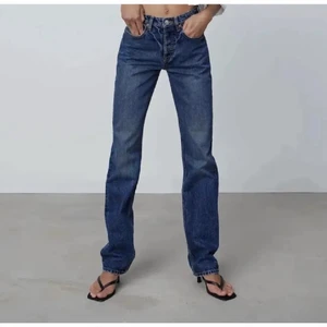 Zara jeans - Snygga jeans från zara i storlek 38, nyskick! Bud från 300