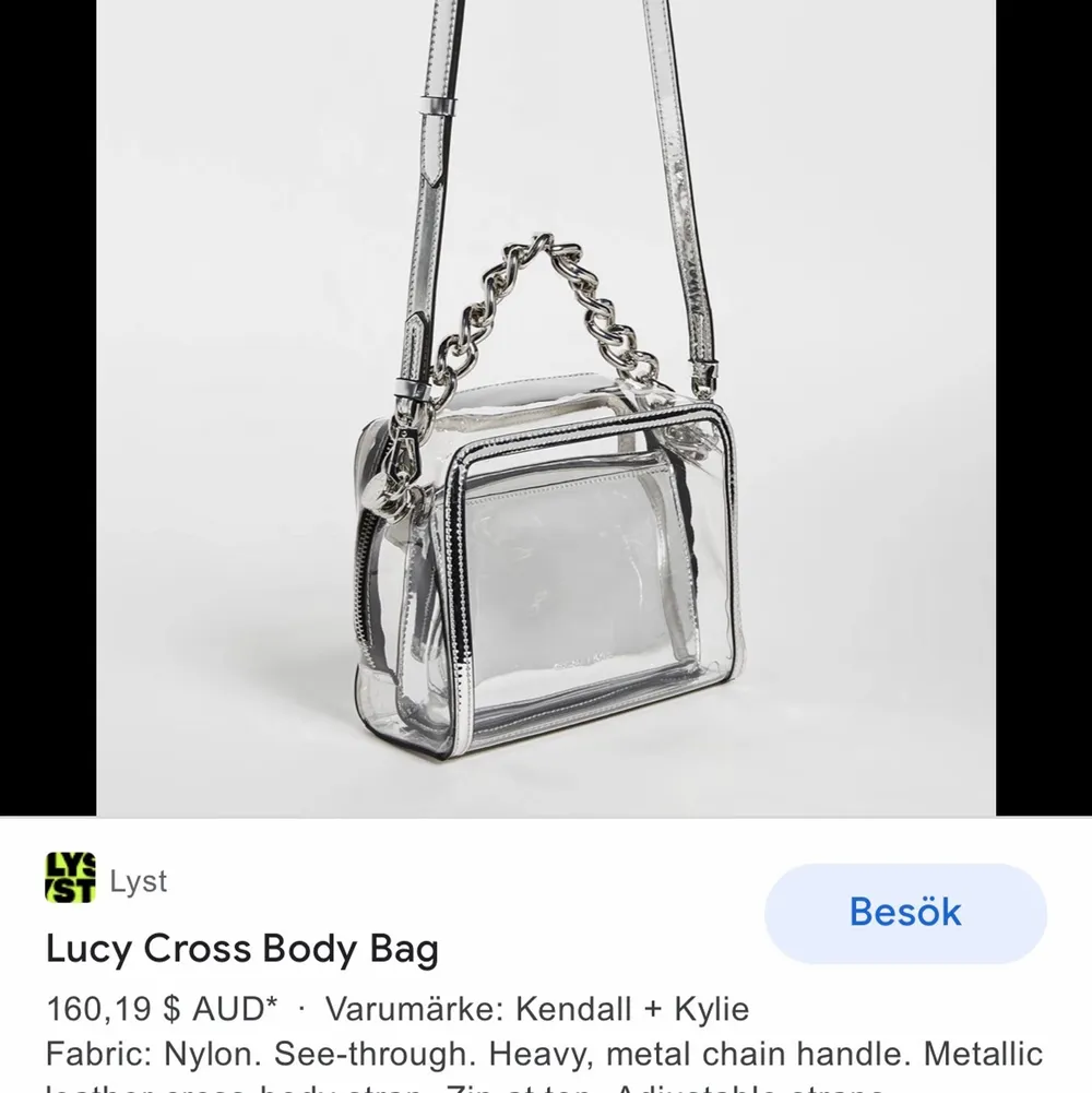 Genomskinlig väska med silver detaljer i från kendall och Kylie Jenners märkes kollektion. Finns inte att köpa längre. Inköpt i London. Gott skick, men använt, och det märks att den är en kvalitets väska.(Mittenbilden är min bild de andra är lånade) Obs: priset är diskuterbart💓. Väskor.