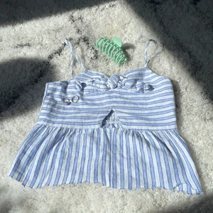 Tröja zara - Storlek 140 för barn två månader gammal, bra skick. Passar perfekt med ett par svarta jeans