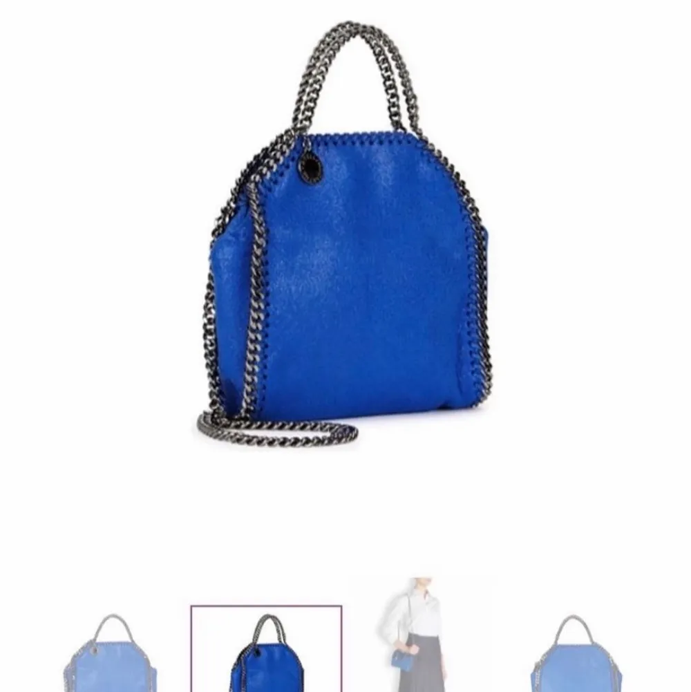 Säljer min Stella mccartney väska i en unik blå färg. Dustbag samt lappar medföljer! Väskan är i storleken mini falabella tote alltså den mellersta storleken. Hör av dig vid frågor💕💕. Väskor.