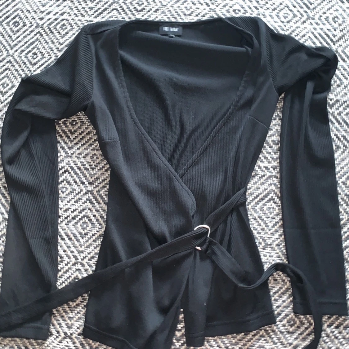 En svart tröja från bubbleroom - 90