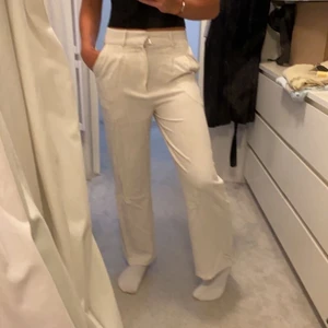 Linnebyxor  - Säljer dessa snygga linnebyxor då dom inte kommer till användning!! Storlek 34 men passar 36 oxå💕💕 Köparen står för frakten 