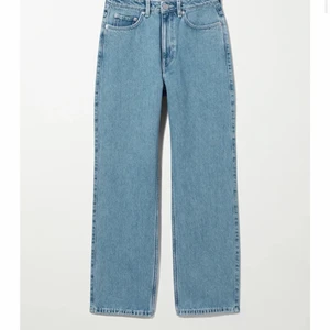 Straight leg jeans - Nästan helt nya weekday jeans i modellen rowe. Endast använda 1 gång. Väldigt fin tvätt och i fint skick. Pris kan diskuteras. Nypris 500kr. Frakt tillkommer.