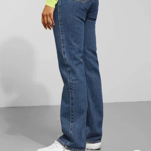 Weekday jeans - Endast 250kr!!! Assnygga jeans från Weekday i modellen Rowe! Endast använda ett fåtal gånger och säljer pga har många liknande jeans.