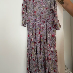 Flower dress - 150 + frakt 💘