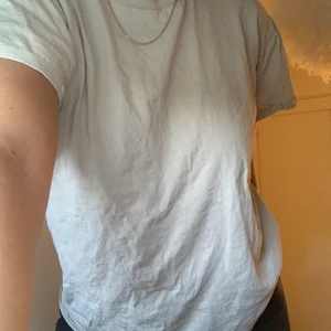 Beige Tshirt - Beige basic tshirt från boohoo i storlek S. 🤎🤎🤎