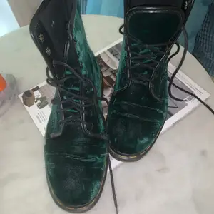 Velvet emerald green Doctor Martin’s. UK size 6, in great condition, the bottoms haven’t worked down at all