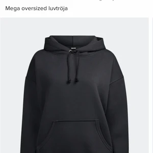 Svart hoodie bik bok - Jättefin svart hoodie från bil bok, inge fel på den utan använder bara inte, jätte bra skick❤️