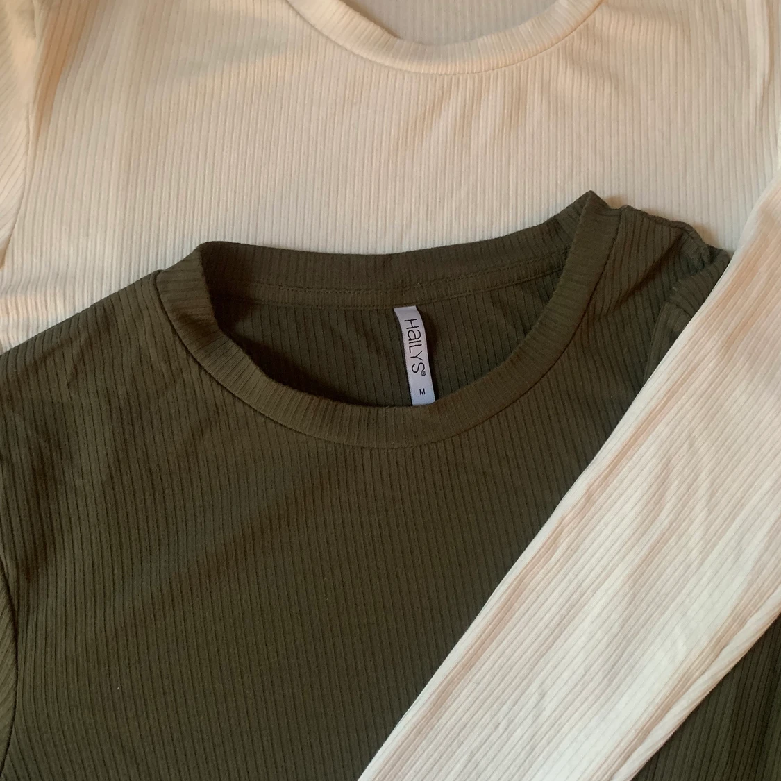 Långärmad ribbad topp