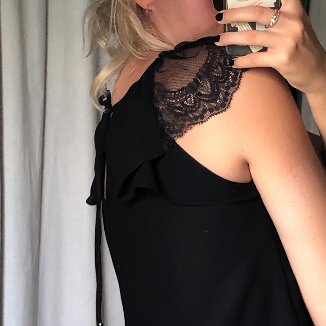 Blus med spetsdetaljer - 91