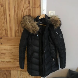 Rock & Blue vinterjacka!! Storlek 40!!  - Sparsamt använd vinterjacka från Rock and Blue. Luva med päls. Storlek 40. 