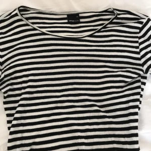 Tröja från Ginatricot  - Säljer denna tröja från Ginatricot i storlek XS