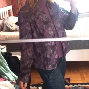 Fin kofta! - Fin kofta köpt på second hand, mycket fint skick! Storlek XS - S skulle jag säga! Pris; 70 kr + frakt 