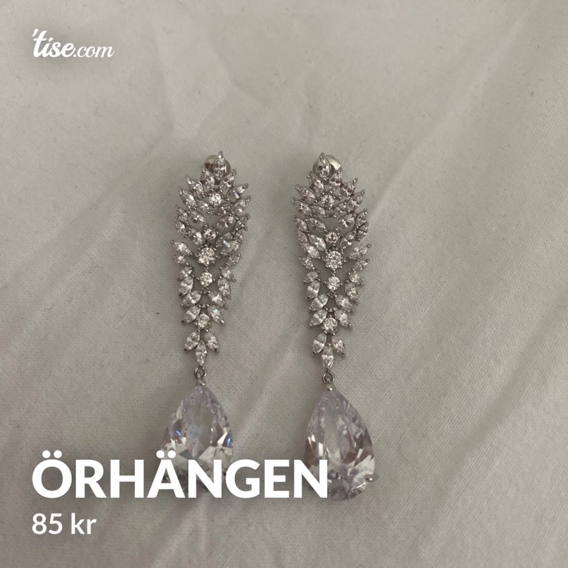 3 olika örhängen  - 90