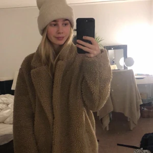 Teddyjacka  - Pilejacka/teddyjacka i storlek S från hm. Aldrig använd! 