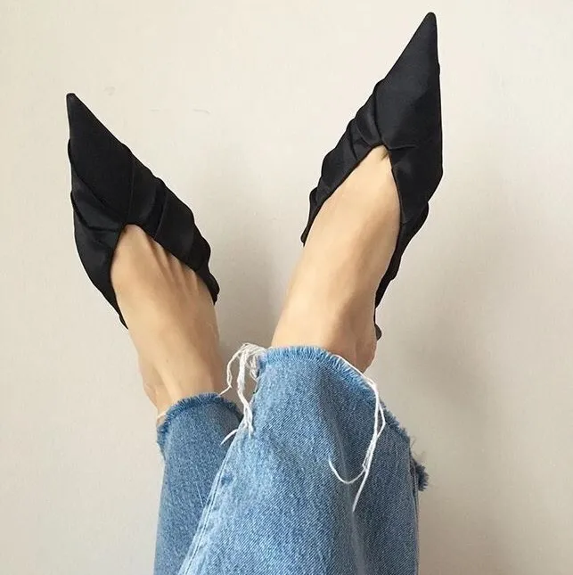 RARE H&m conscious exclusive black satin mules. Size 37 Unworn.  Pick up available in Kungsholmen  Please check out my other items! :) . Skor.
