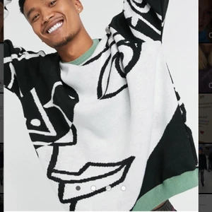 Cool stickad tröja - Säljer denna super snygga stickade tröjan från asos man som är slutsåld. Super cool och unik! Den är i 2xs men skulle säga en S i kvinnliga storlekar. Använd 3-5 gånger.💕💕💕💕💕💕