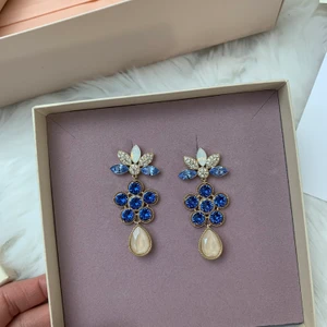 2 par Lily and Rose örhängen 💗 - Säljer dessa 2 örhängena. Nya❣️ 300 styck. Nypris 899. (OBS. Bild nr 2 är sålda)