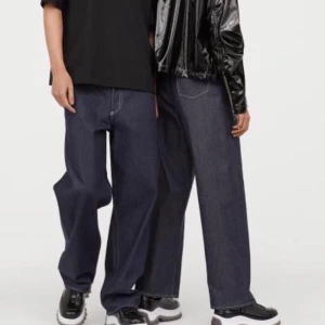 Eytys x hm jeans - Storlek 26 men fungerar bra på en 38 skulle jag säga, stora i storleken. Bra skick, inga anmärkningar. 99% bomull 1% elastan. Kan mötas upp i Malmö. Skickar gärna fler bilder i DM.