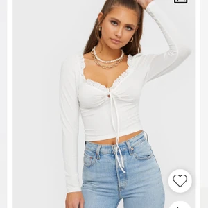 Topp från Nelly - Söt topp från Nelly trend i storlek S, slutsåld på hemsidan. Köparen står för frakt