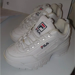 Fila skor - Vita fila , använd bara 3 gånger. 