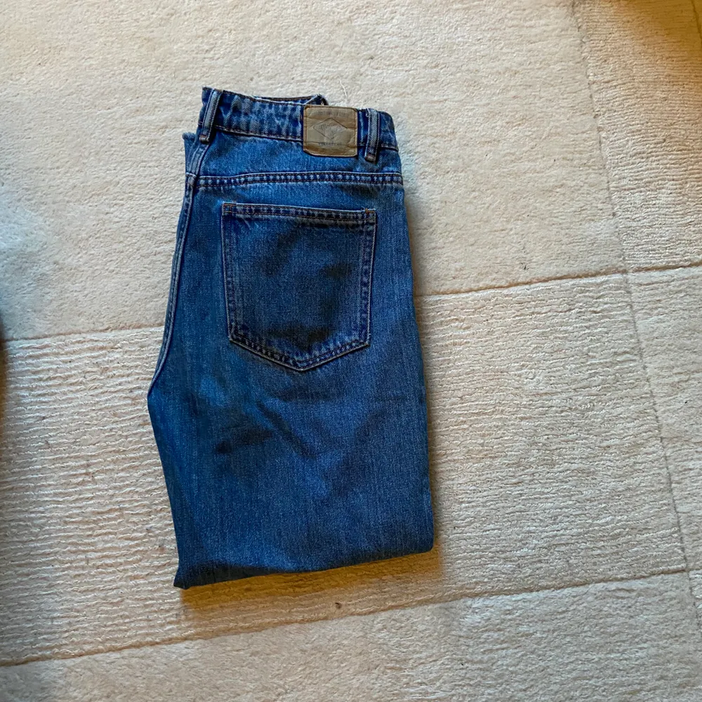Snygga jeans från Pull and Bear! Spårbar frakt tillkommer - 66kr😊. Jeans & Byxor.