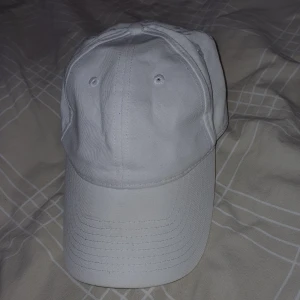 Vit keps - Knappt använd keps 
