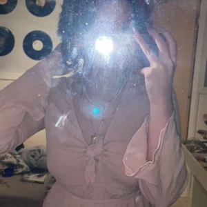 Byxdress  - En jätte fin byxdress från hm som inte görs längre. Storlek: 63 men skulle säga att den passar en XS/S💗