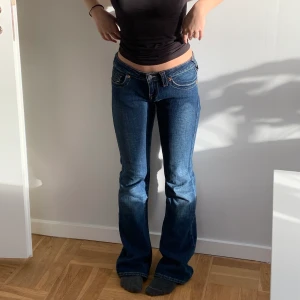 Lågmidjade tessie jeans - Bootcut jeans ifrån tessie