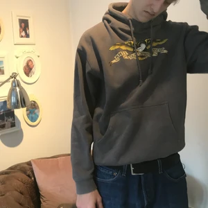 Anti Hero - Snygg hoodie som tyvärr inte kommer till användning så mycket. Nypris: 1000kr, jag säljer för 199kr men pris kan diskuteras!