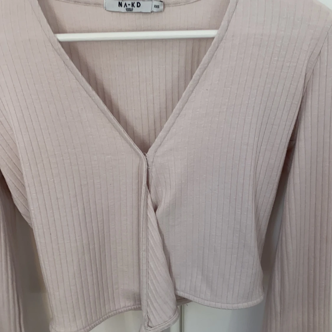 Ljusrosa/beige tröja med ribbat mönster  - 90