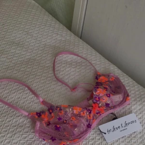 For Love & Lemons BH - Helt ny och oanvänd bh från for love and lemons och victoria secrets kollektion. Slutsåld på for love and lemons hemsida, köpte för $89 💗
