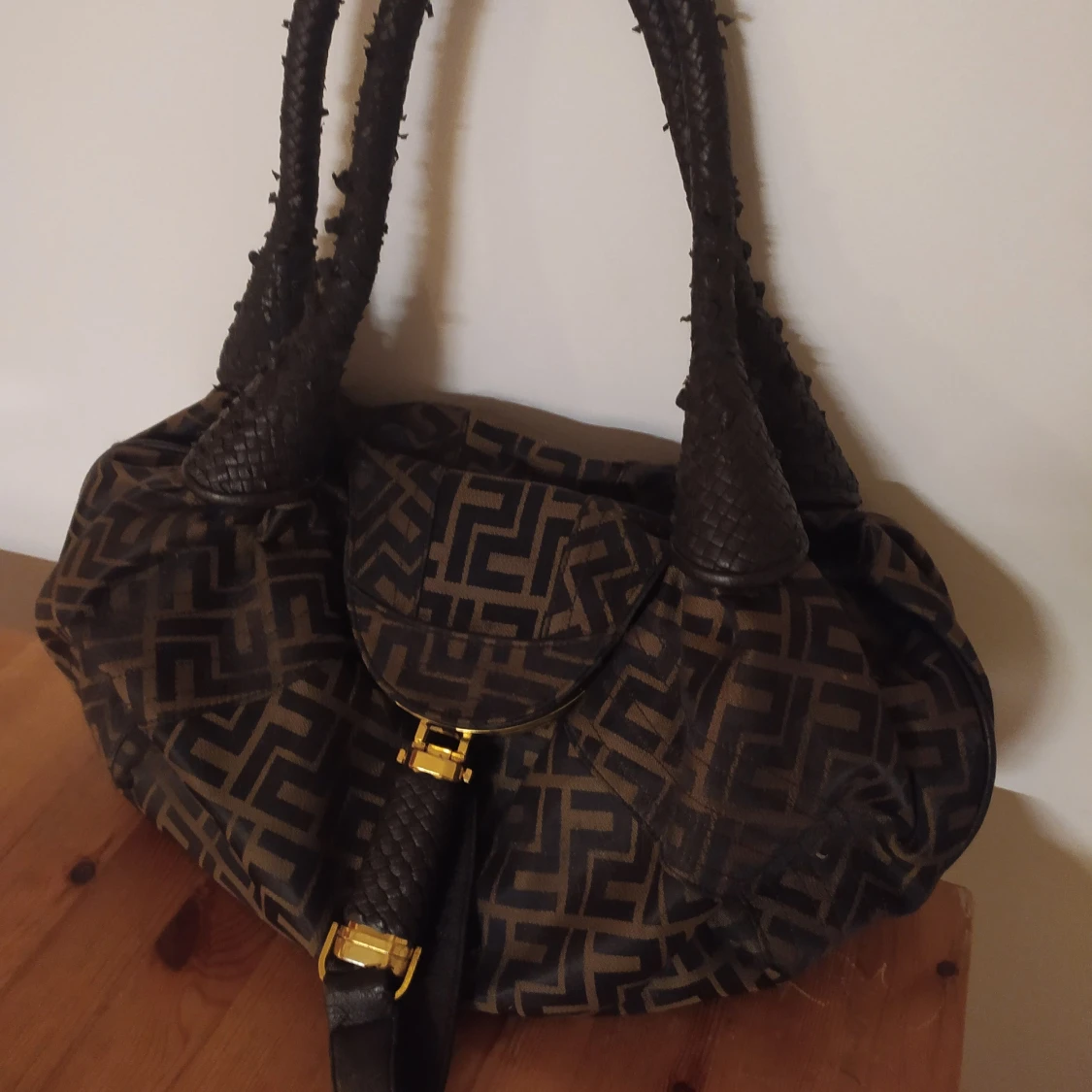 Fendi axelremsväska vintage