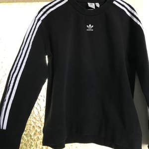 Adidas sweatshirt storlek 38, knappt använd ✨