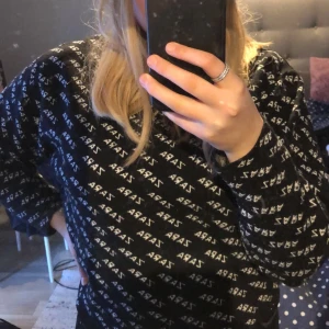 Zara sweater - Tröja från zara i storlek S i fint skick. Bud eller köp för 50kr, köparen står för frakten💕