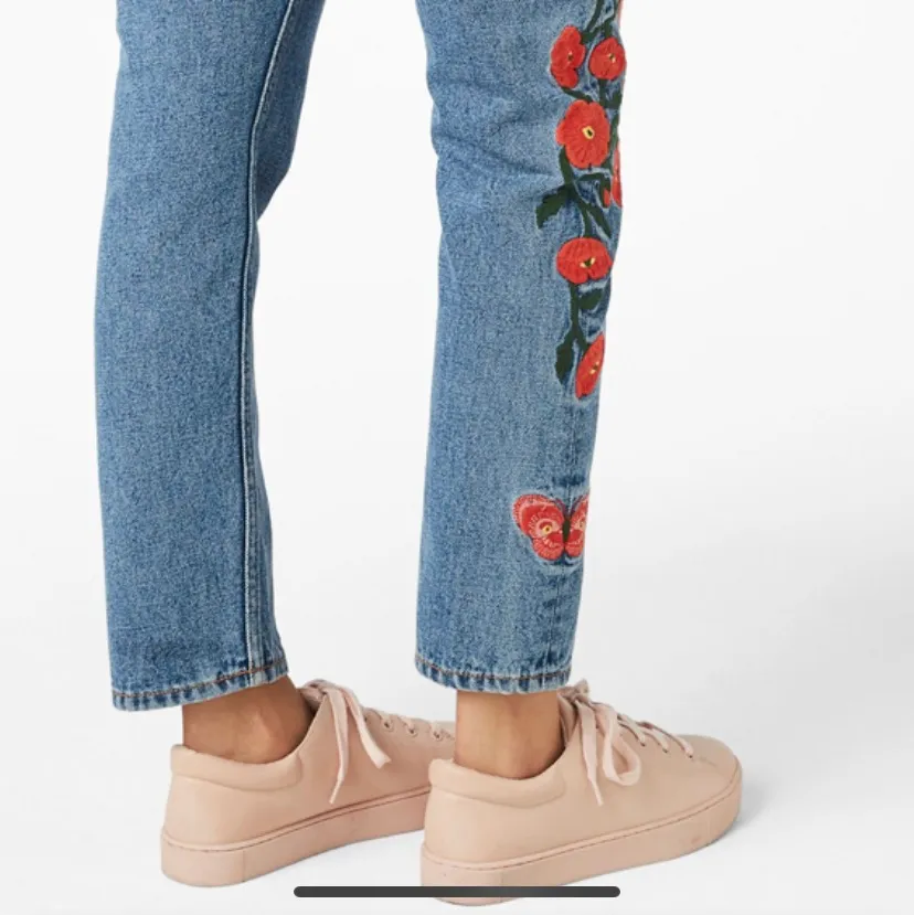 unika och coola vårjeans som nog skulle passa en XS, för mig (S) är de lite tighta och korta (är 177) . Jeans & Byxor.