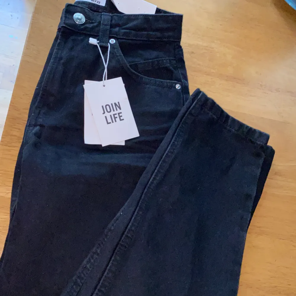  Helt nya och oanvända, pris kan diskuteras💛. Jeans & Byxor.