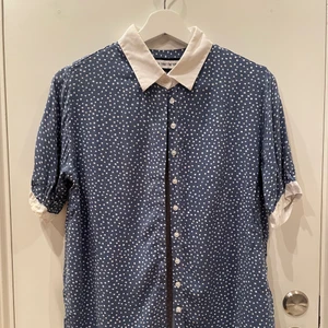 The Shirt Factory prickig storlek 36 - Löst sittande storlek 36