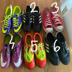 Adidas, nike, converse  - 1: NIKE inomhusskor storlek 42 2: adidas inomhusskor storlek 39 3: converse äkta storlek 41 4: Nike fotbollsskor storlek 38 5: adidas inomhusskor storlek 38 6: adidas fotbollsskor storlek 38