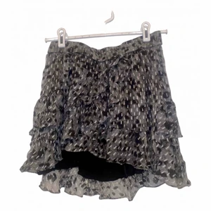 Iro minikjol  - Iro minikjol använd ett fåtal gånger. Mönstrad, lite glittrig. Storlek 36