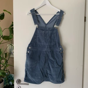 Overallklänning - Katt finns i huset 🐱