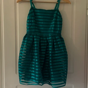 Klänning  - Super fin klänning från hm storlek xs pris 30kr  + frakt 